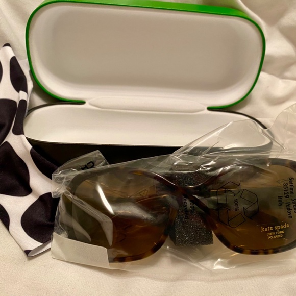 Kate Spade New York women’s polarized sunglasses. Tortoise shell/mint green - Picture 7 of 9